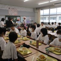 １年生　給食の様子