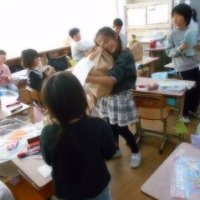 図工「くしゃくしゃむぎゅ」（2年）