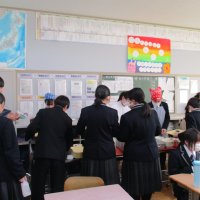 ２年生　給食の様子