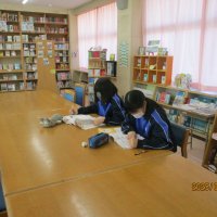 昼休みの図書室