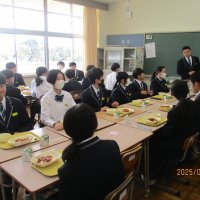 ２年生　給食準備　